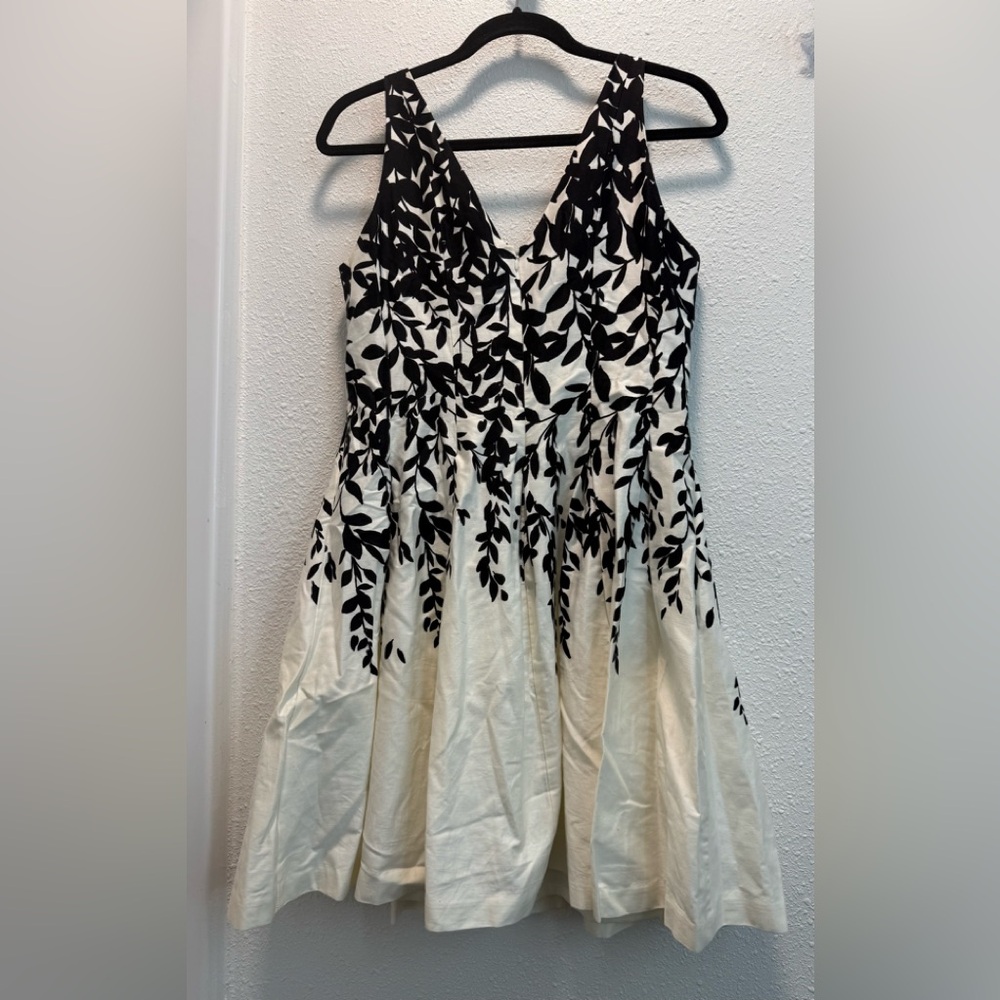 Lauren Ralph Lauren Black/White Floral Vines Sleeveless Fit & Flare Dress Sz(10P - Picture 2 of 7